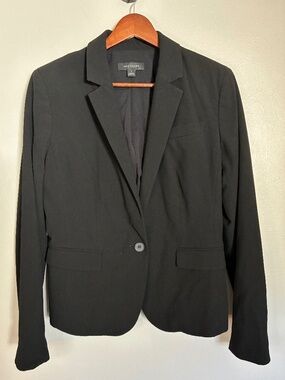 Ann Taylor black one-button tailored blazer. Size 4. EUC